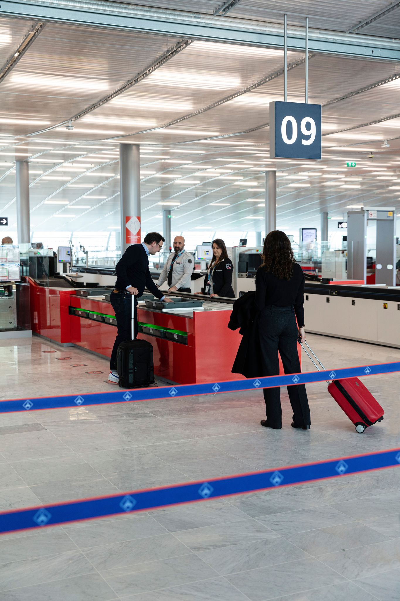 Going Through Security Checks  Paris Aroport