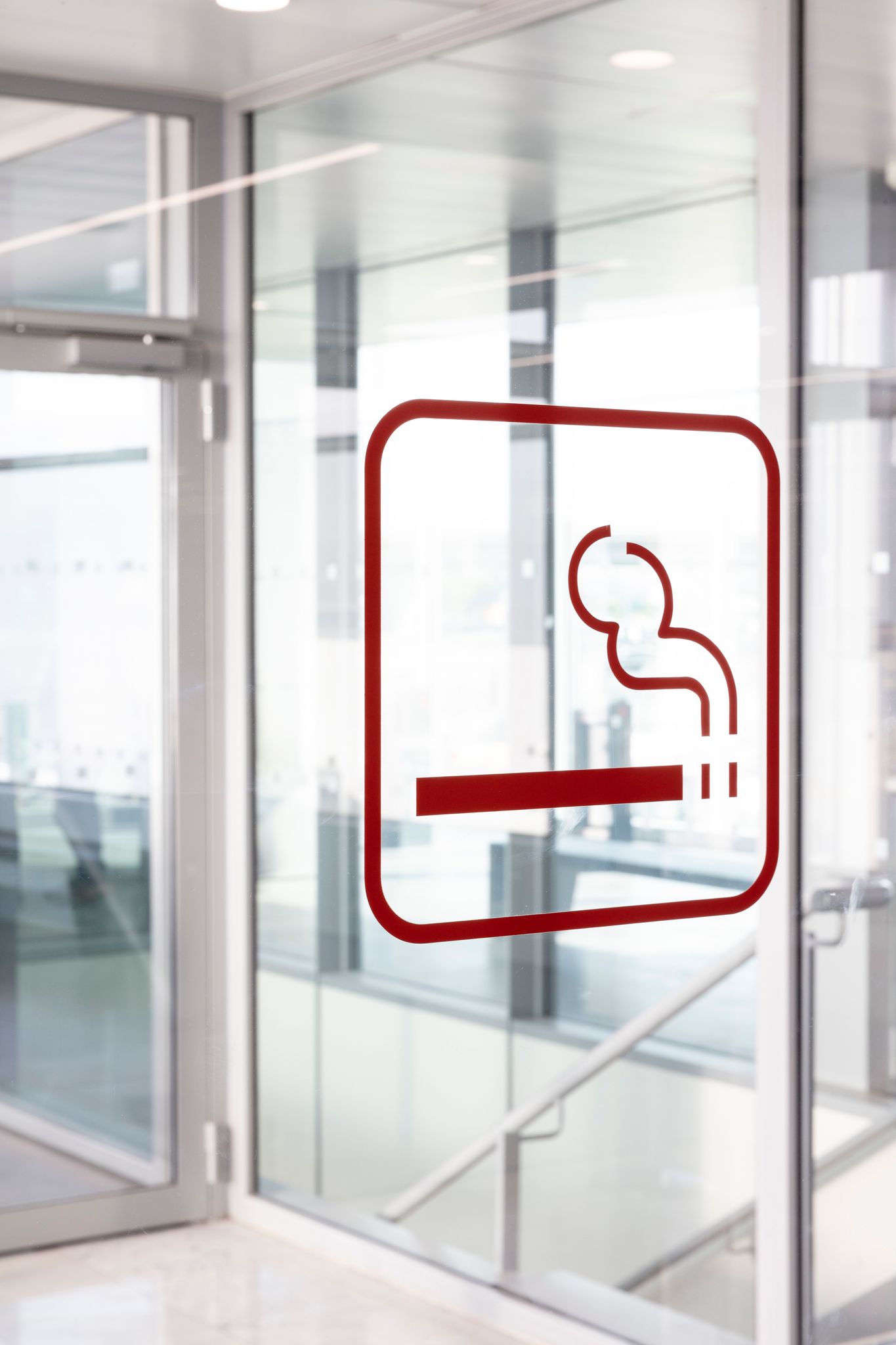 cigarette électronique aéroport charles de gaulle Seriously impressive Air France terminal. Even and especially the smoking  area 🚬😁 main image 0