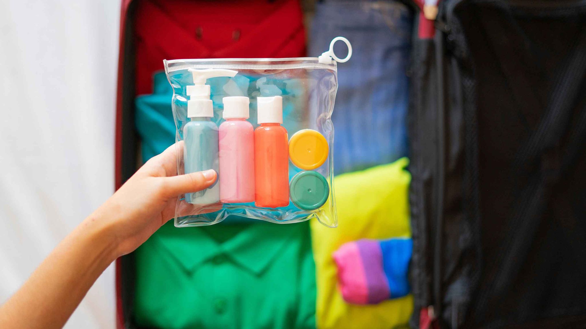 préparer sa valise et la mettre en cabine avec trousse de soin