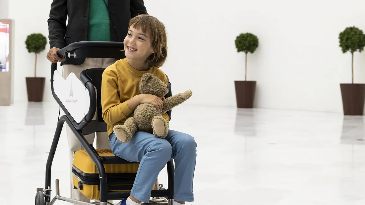poussette enfant aéroport gratuit